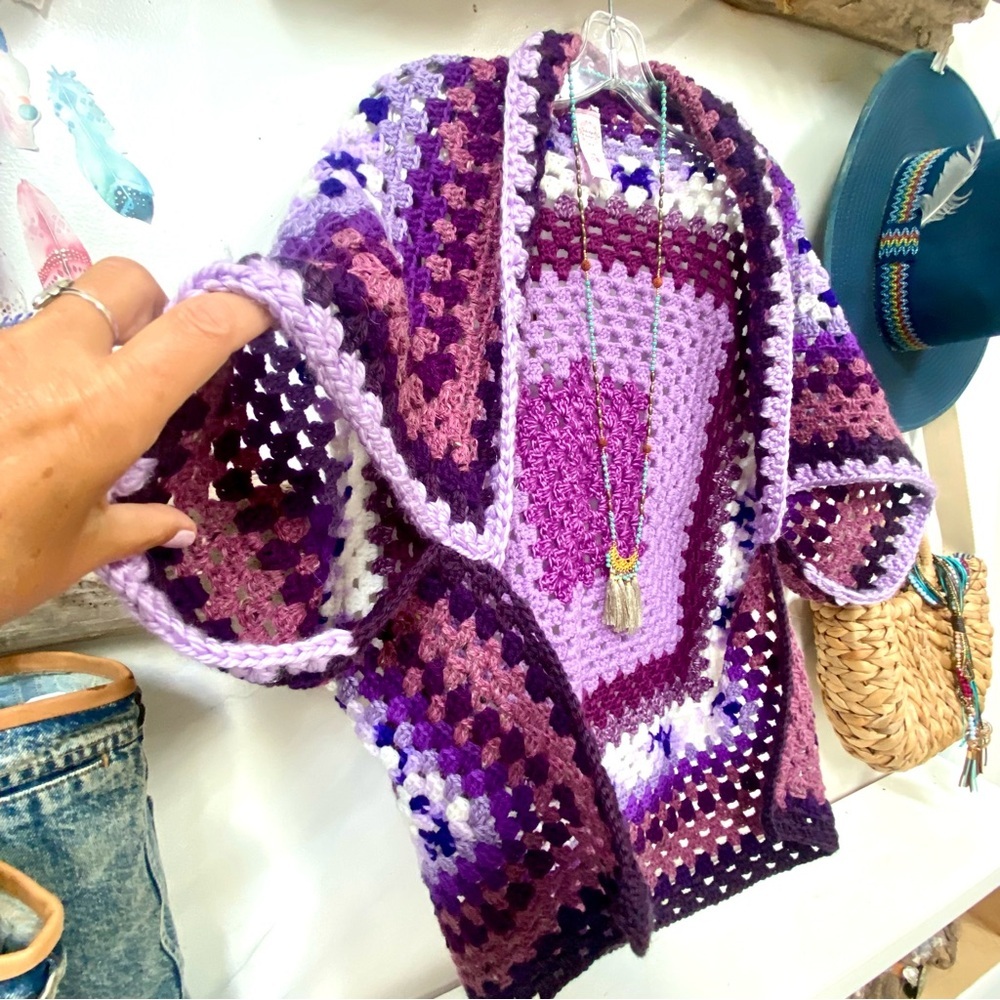 ARTISAN mega granny square COCOON KIMONO w prairie farmhouse cottage vibe - Picture 5 of 10